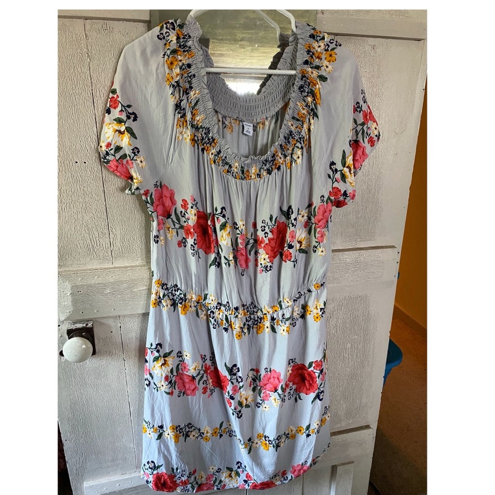 Old Navy Gray Floral Smocked Neckline dress